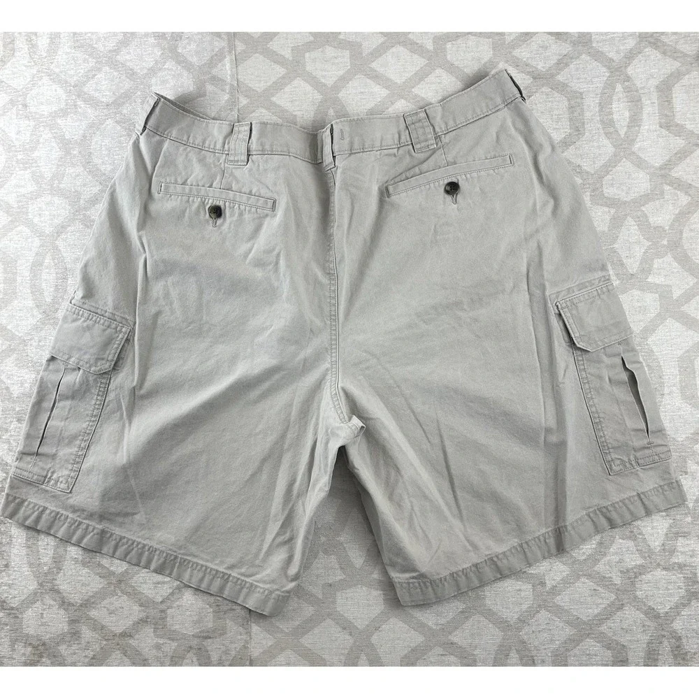 LL Bean Mens Khaki Tan Cotton Twill Cargo Shorts Size 42 Relaxed Fit Hiking - Picture 2 of 8